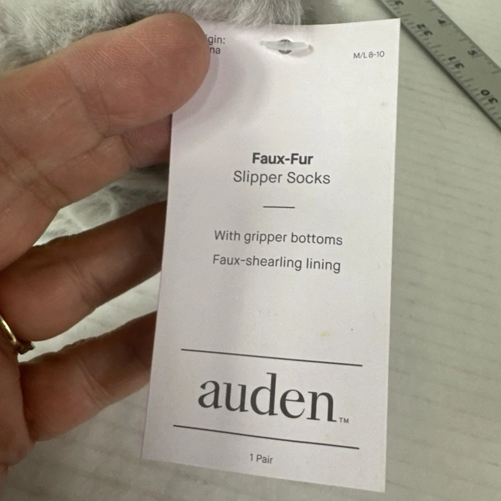 Auden Women's 0769 M/L 8-12 Faux Fur Slipper Socks Light Gray Gripper Bottom NWT